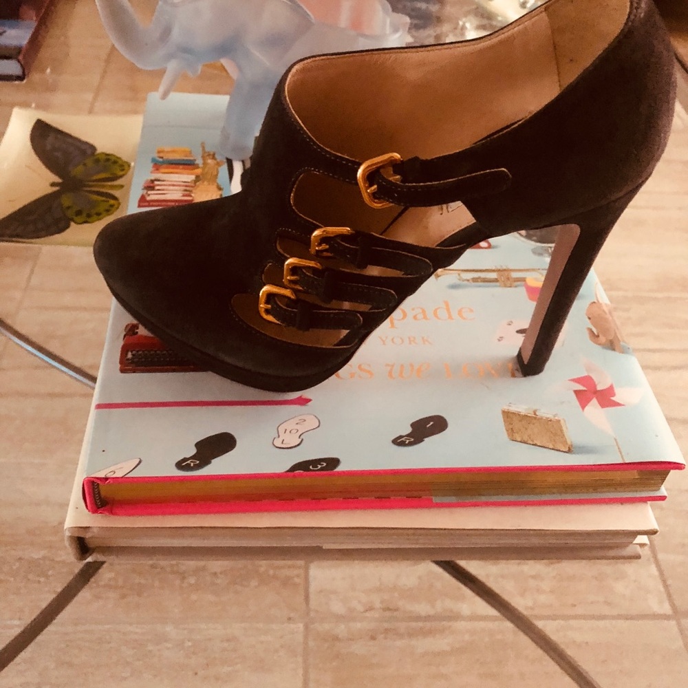 Shoes - Picture 1 of 2